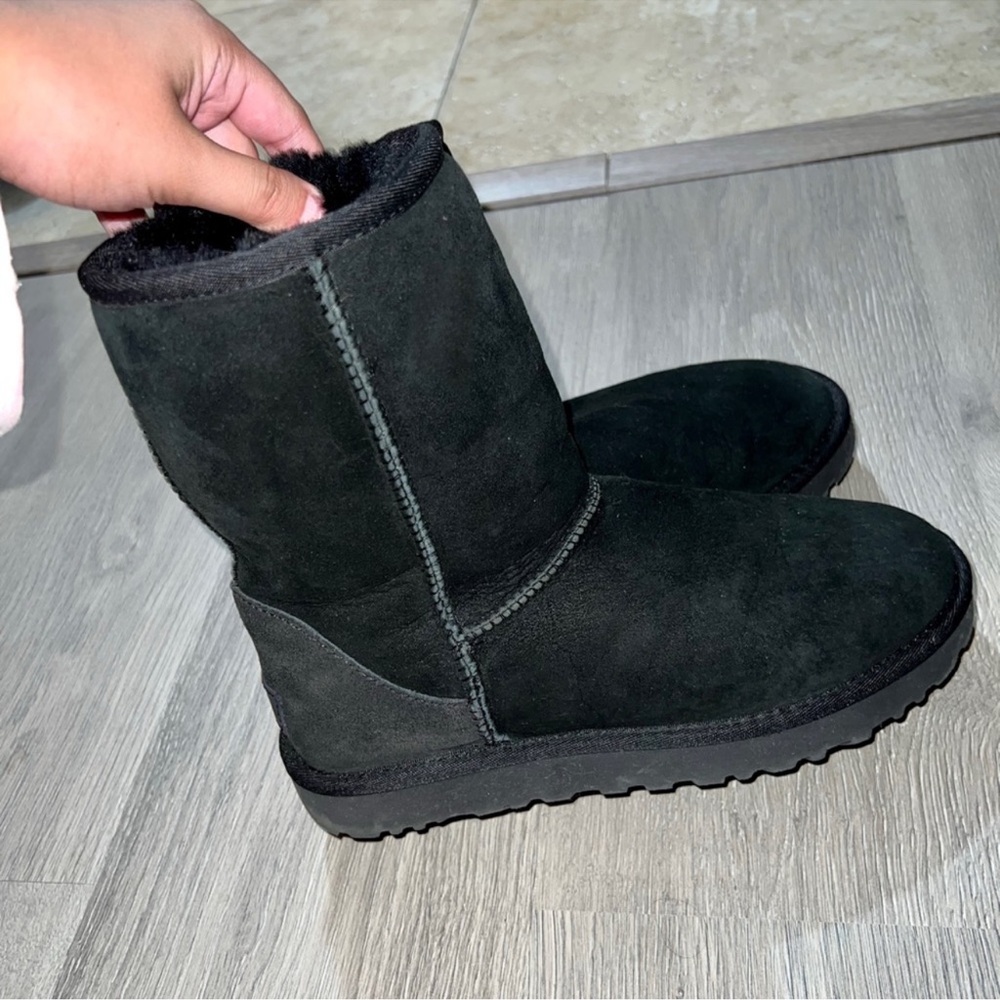 Black uggs